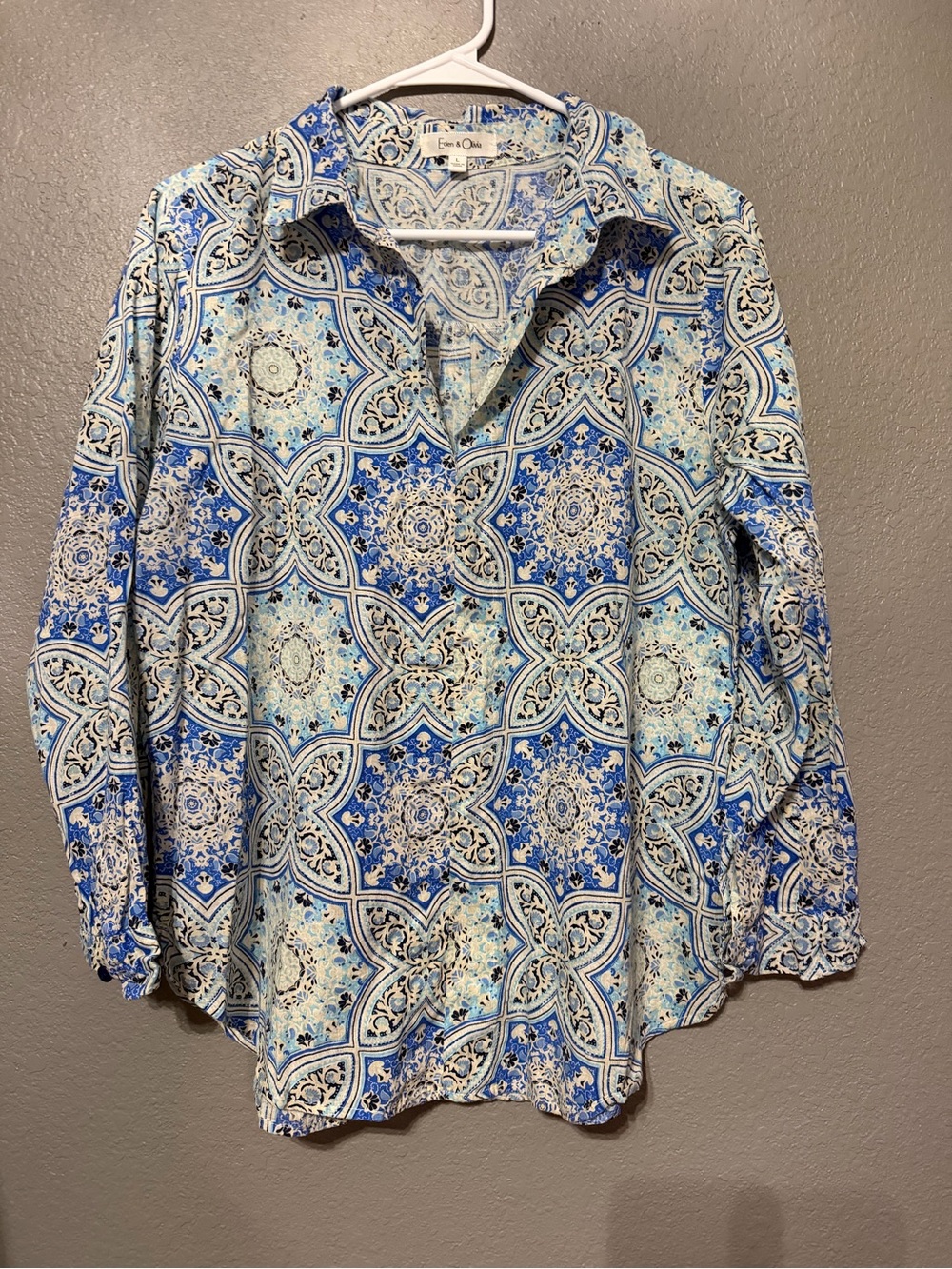 Eden & Olivia Blue and White Medallion Button-Down Shirt
